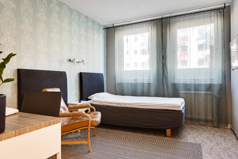Single Room with Shared Bathroom image 4