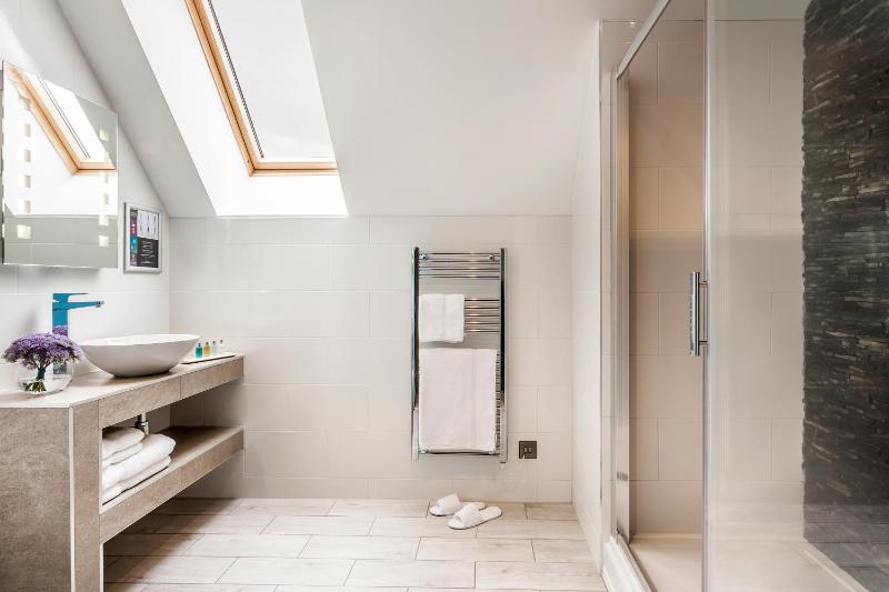Suite with Garden View image 4