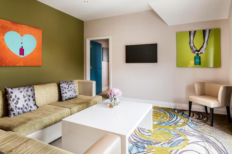 Suite with Garden View image 2