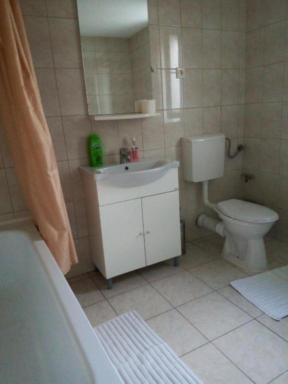 Quadruple Room image 2