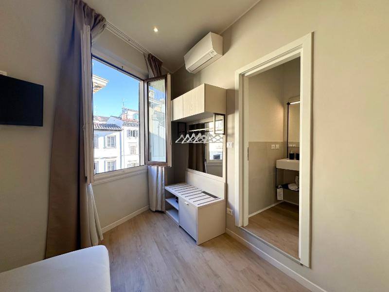 Double or Twin Room image 3