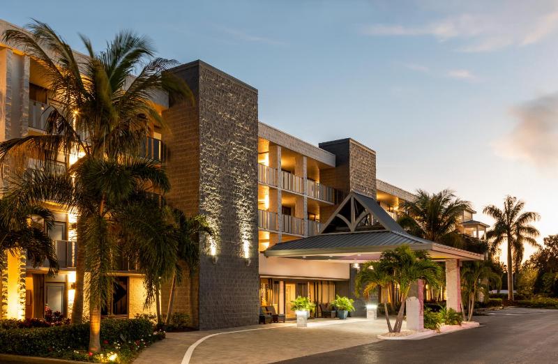 Spark by Hilton Sarasota Siesta Key Gateway - image 2
