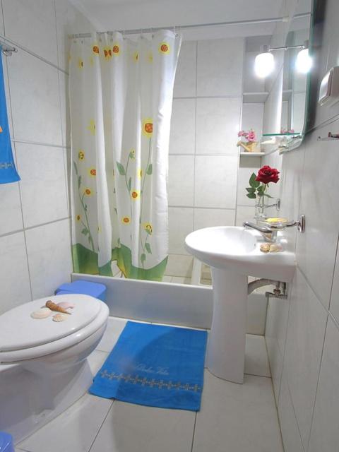 Triple Room with Shower image 3