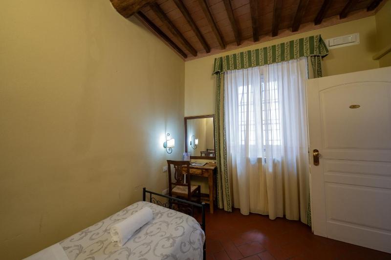 Budget Single Room image 4