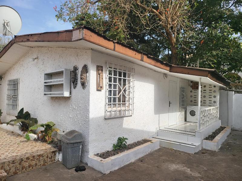 Cozy 2 Bedroom Bungalow. - image 10