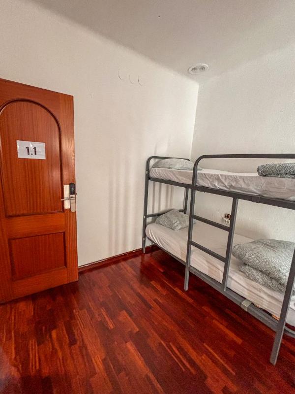 Tarragona Hostel - image 40