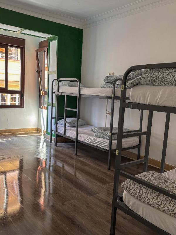 Tarragona Hostel - image 16