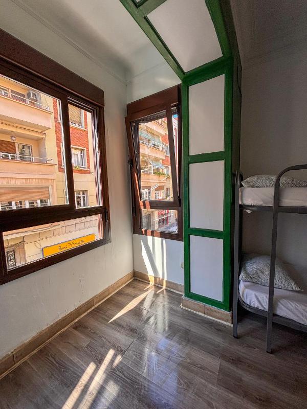 Tarragona Hostel - image 18