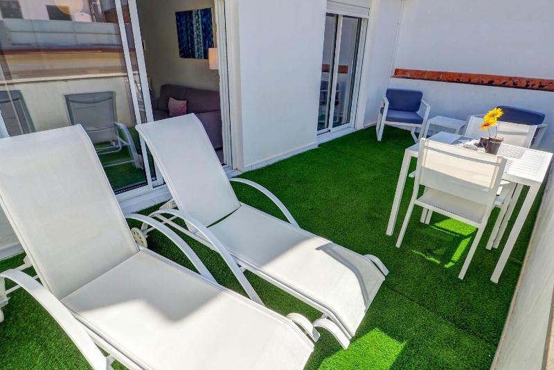 White Penthouse by Hello Homes Sitges - image 6