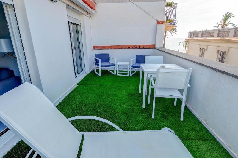 White Penthouse by Hello Homes Sitges - image 1