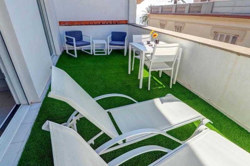 White Penthouse by Hello Homes Sitges - image 13