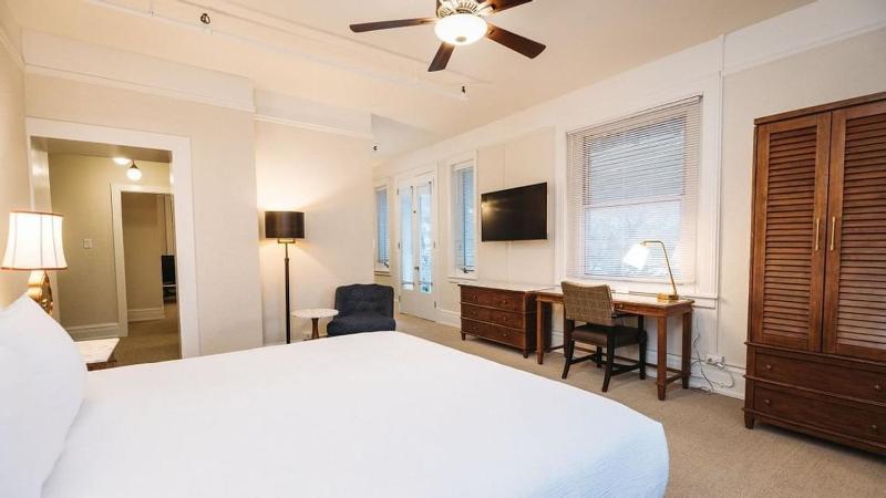 Junior Suite with Balcony image 2