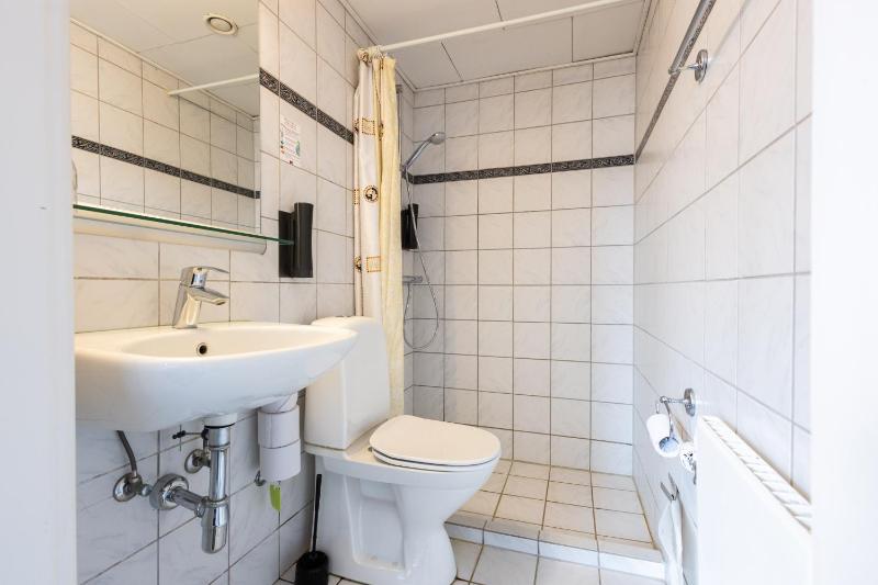 Double or Twin Room with Extra Bed image 4