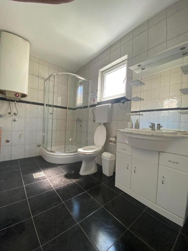 Starlight Apartments - image 4