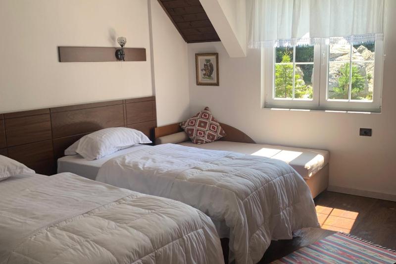 Standard Twin Room with Mountain View image 1