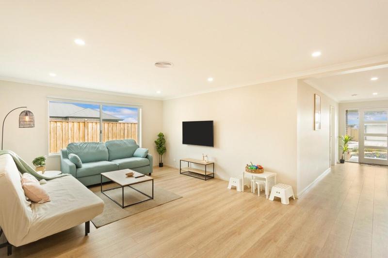 Elegant & Cozy Island Escape Near Downtown & Beach - image 19