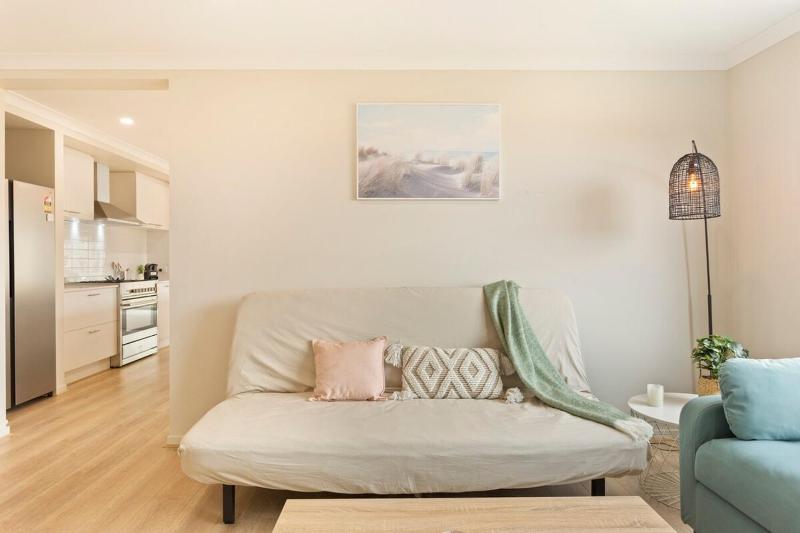 Elegant & Cozy Island Escape Near Downtown & Beach - image 26