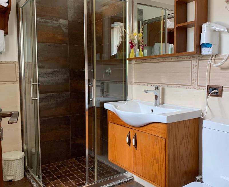 Deluxe Double Room image 3