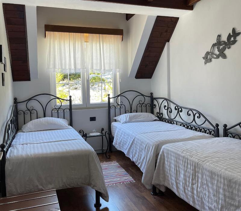 Comfort Triple Room image 1