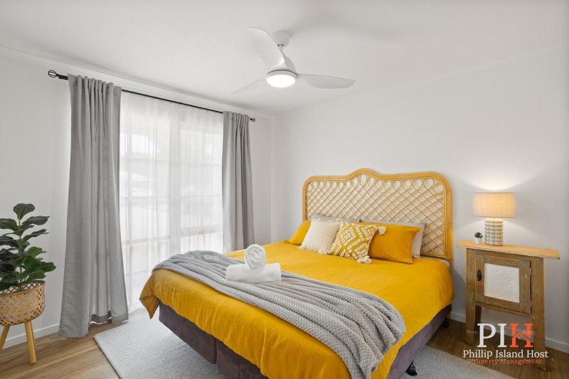 Couples Retreat in Cowes sleep 4 - image 12