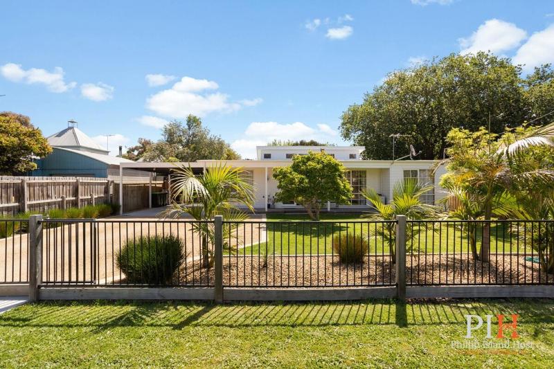 Couples Retreat in Cowes sleep 4 - image 7