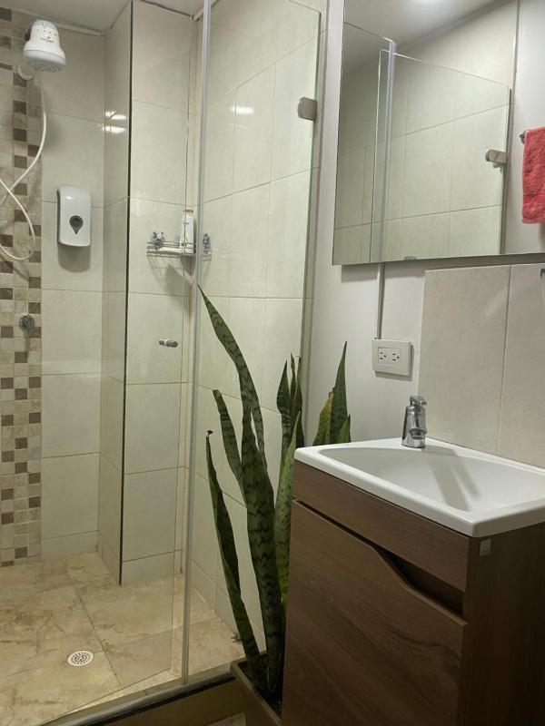 Apartaestudio lindo cómodo cercano a todo con portería y parqueadero cubierto gratis!! - image 18