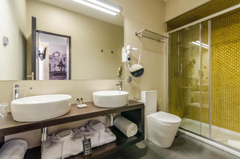 Superior Double Room image 2