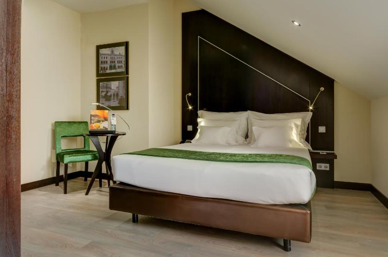 Mansard - Double Room image 3