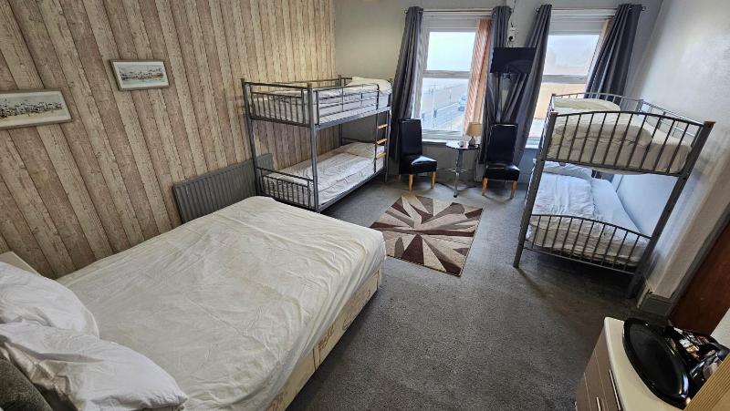 Family Room with Sea View image 4