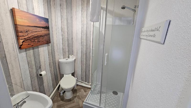 Double Room with Sea View image 4