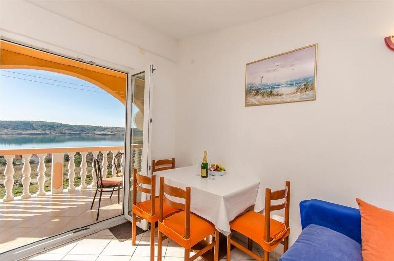 One-Bedroom Apartment with Balcony and Sea View image 4