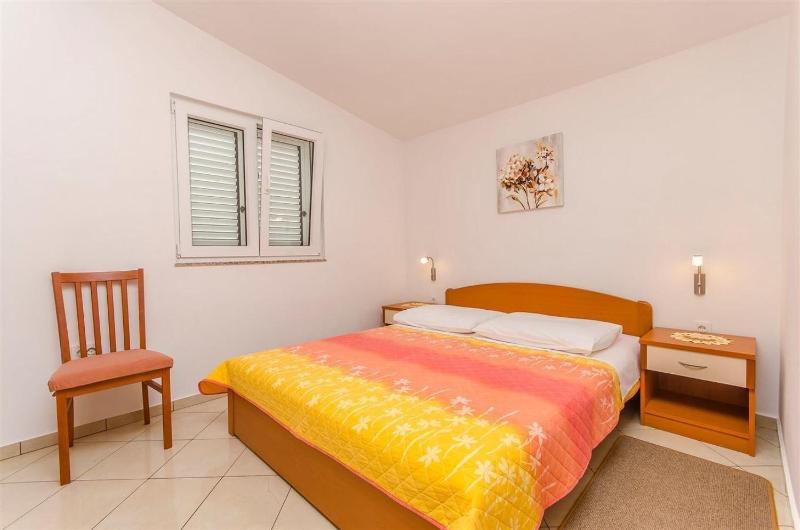 One-Bedroom Apartment with Terrace and Sea View image 3