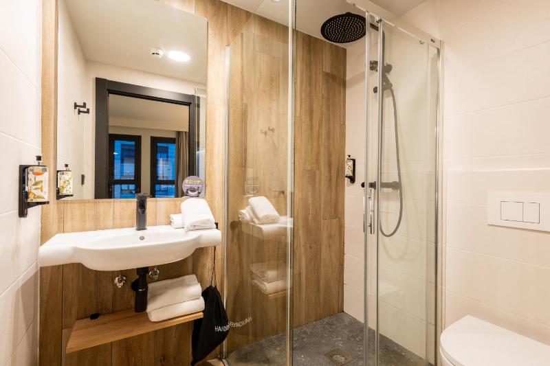 Deluxe Triple Room image 2