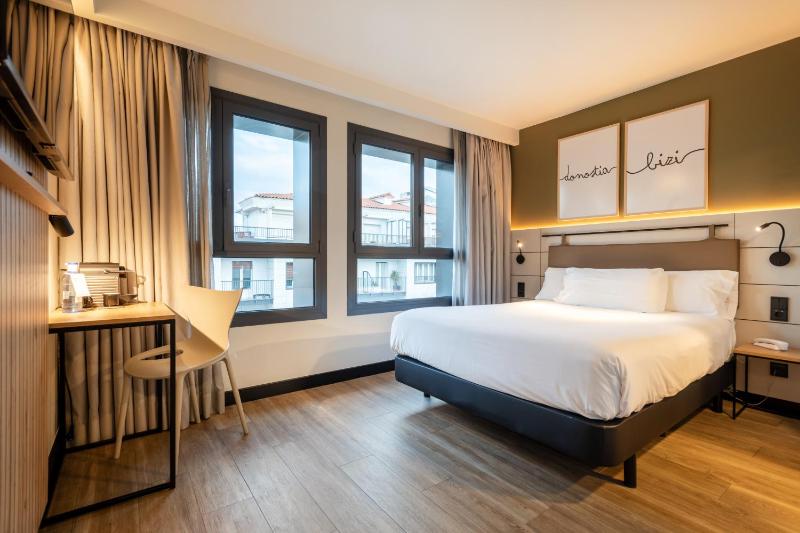 Superior Double Room image 1