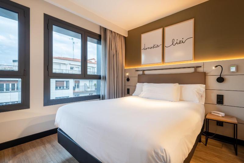 Superior Double Room image 4