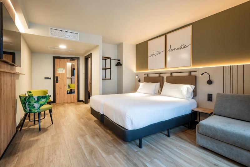 Superior Triple Room image 1