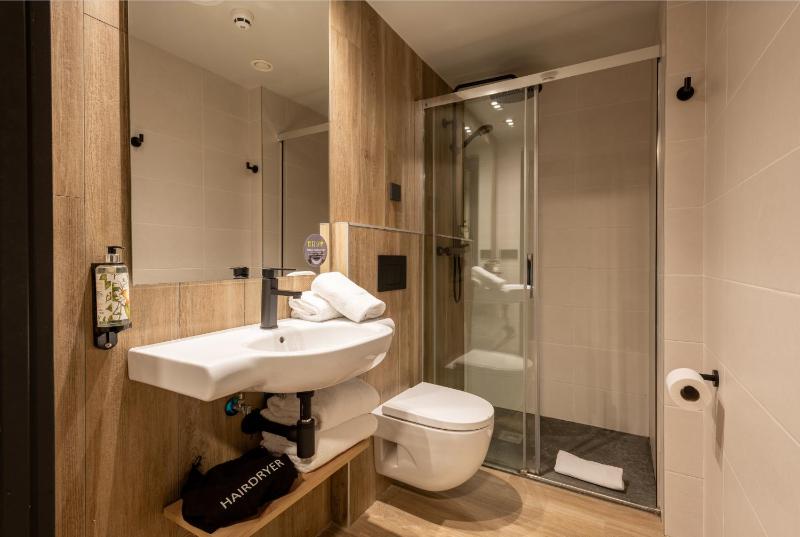 Superior Triple Room image 2