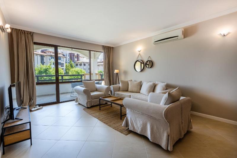 Deluxe Two-Bedroom Suite with Partial Sea View image 1