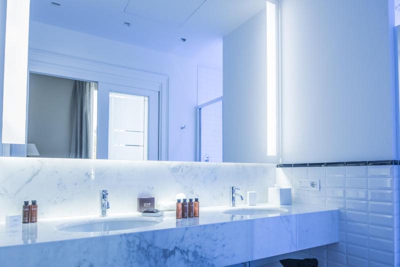 Junior Suite with View and Spa Access image 4