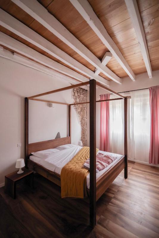 Deluxe Suite image 3