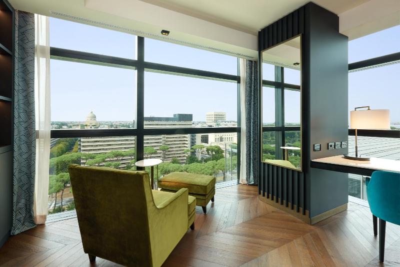 Executive Corner Room with Two Double Beds image 3