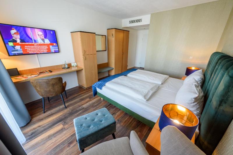 Double Room image 4