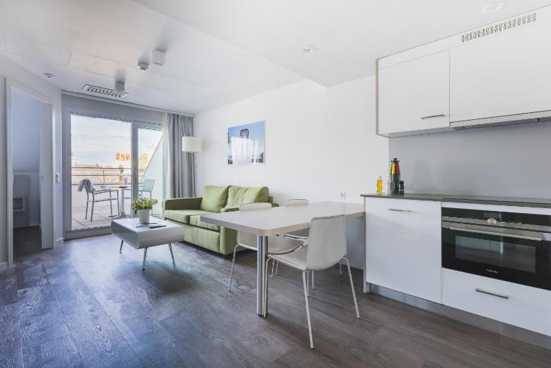 Suite Apartment with Terrace image 4