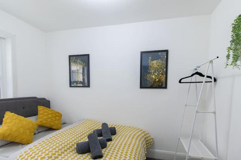 Open Mind Property - Southsea with Free Parking - image 13