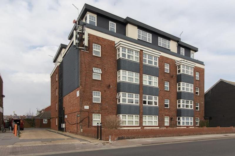Open Mind Property - Southsea with Free Parking - image 15