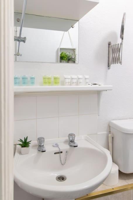 Open Mind Property - Southsea with Free Parking - image 22