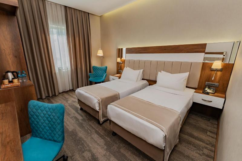 Standard Double or Twin Room image 4