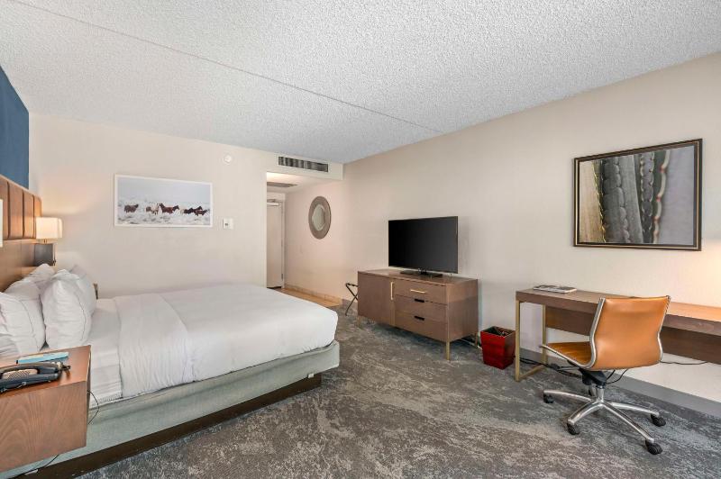 DoubleTree By Hilton Hotel Tucson-Reid Park - image 2