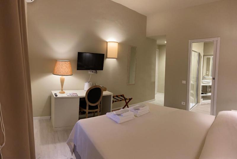 Large Double Room image 2