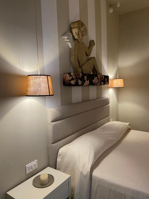 Large Double Room image 4